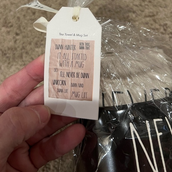 ⭐️BOGO FREE⭐️ NWT Rae Dunn mug and tea towel gift sets - Picture 2 of 4